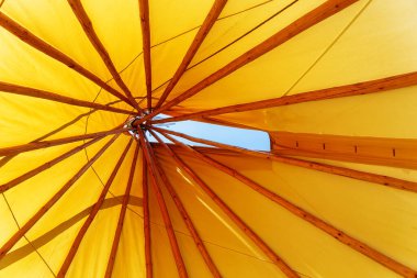 Kızılderili çadırı. Ayrıntılar içeriden