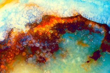 Güzel şekillendirilmiş, yarı değerli taş. Grafik etkisi