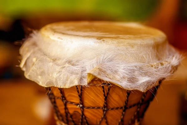 Tambor Djembe Africano Original Com Lâmina Couro Com Cabelo Bonito — Fotografia de Stock