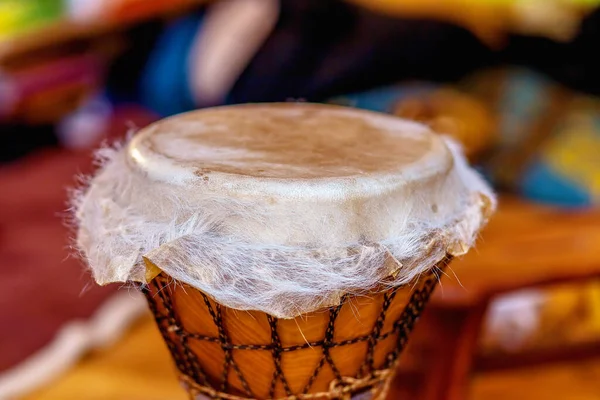 Tambour Djembé Africain Original Avec Lamina Cuir Avec Beaux Cheveux — Photo