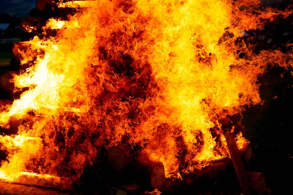 Great Burning Bonfire Made Logs Beautiful Flames — Stock Photo, Image
