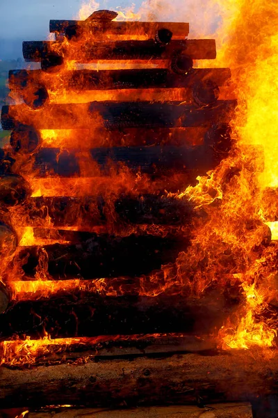 Great Burning Bonfire Made Logs Beautiful Flames — Stock Photo, Image