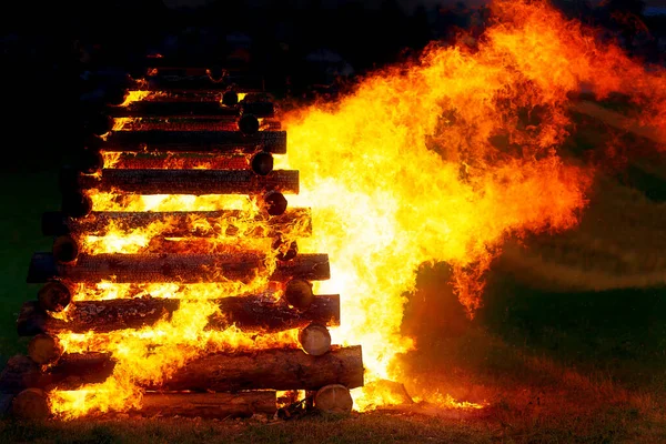 Great Burning Bonfire Made Logs Beautiful Flames — Stock Photo, Image