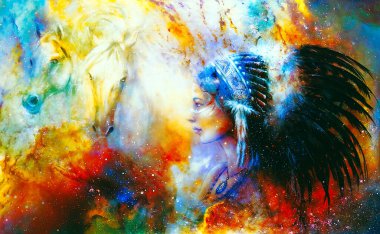 İki atı ve kozmik uzay arkaplanı olan muhteşem tüylü bir başlık giyen genç Hintli kadın.