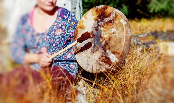 Sjamaan Frame Drum Vrouw Hand Natuur — Stockfoto