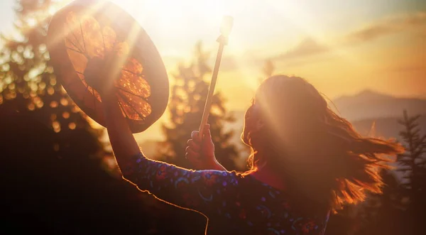 Beautiful Shamanic Girl Playing Shaman Frame Drum Nature — Stock Photo, Image