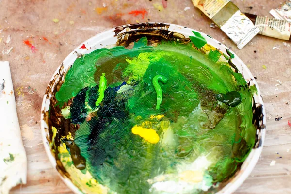 Paleta Artistas Con Diferentes Tonos Color Verde Óleo — Foto de Stock