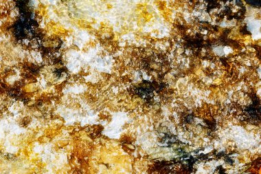 Kaplıca pınarının mineral dibindeki suyuyla yapılmış güzel bir yapı.