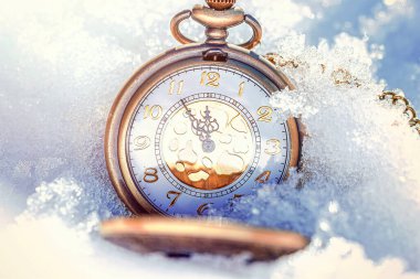 Saat 12 'ye beş var. Durma ve hayatın değerlerini kavrama zamanı.