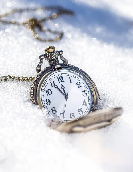 Zegar Pokazuje Pięć Minut Dwunastej Czas Zatrzymać Się Urzeczywistnić Wartości — Zdjęcie stockowe