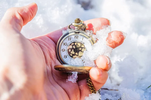 Zegarek Historyczny Dłoni Tło Zimowe — Zdjęcie stockowe