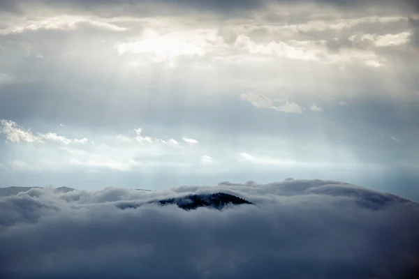 Schöne Morgenberge Nebel Sommerberge — Stockfoto