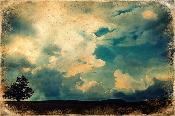 Solnedgång moln med blå himmel, himmel moln bakgrund, gamla foto effekt. — Stockfoto