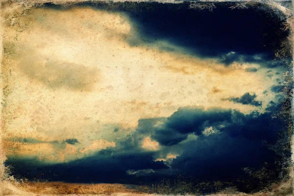 Solnedgång moln med blå himmel, himmel moln bakgrund, gamla foto effekt. — Stockfoto