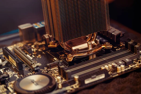 Reparatur eines Computers, Detail eines zerlegten Computers. — Stockfoto