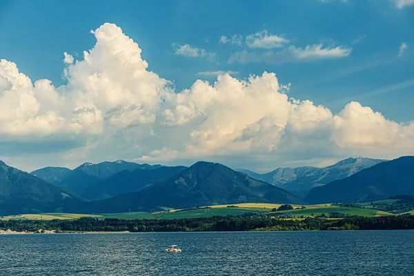 Doğal yüzme havuzu gölü, Slovakya Liptovska mara 6.7 2015. — Stok fotoğraf