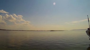 Nehir şehir pier bakan sahil