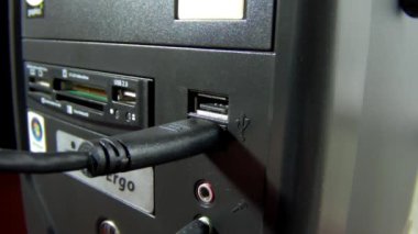 Bilgisayar flash belleği bağlanmak