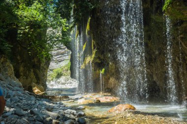 Evritania Panta Vrexei, Krikiliotis Nehri üzerinde şelaleler