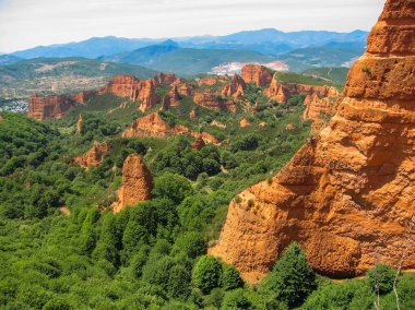 Yatay, güzel ve eşsiz kırmızı kaya oluşumları Las Ma