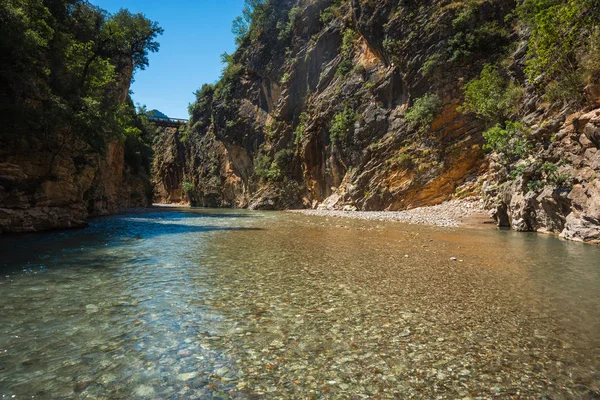 Malebná horská krajina s řekou Krikiliotis, Evritania — Stock fotografie