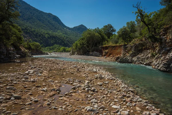 Malebná horská krajina s řekou Krikiliotis, Evritania — Stock fotografie