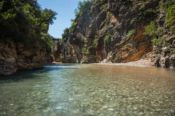 Krikiliotis 川、エウリタニア風光明媚な山の風景 — ストック写真