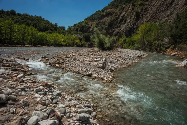 Krikiliotis Nehri, Evritania ile doğal dağ manzarası — Stok fotoğraf
