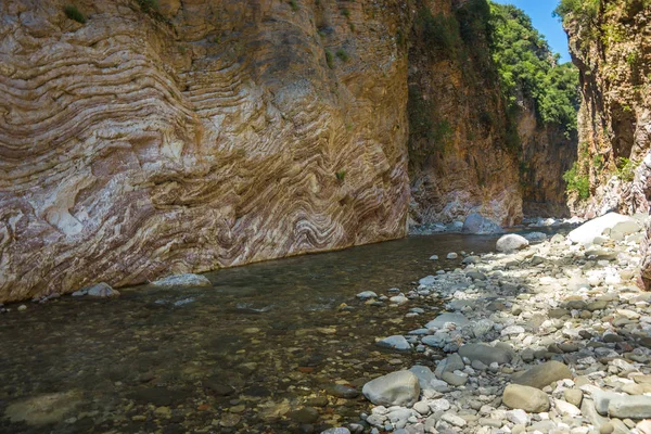 エウリタニア、ギリシャでパンタ Vrexei 近くの川山峡 — ストック写真