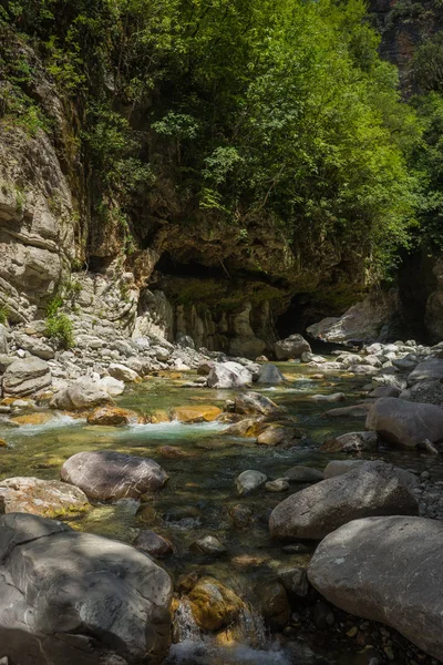 エウリタニア、ギリシャでパンタ Vrexei 近くの川山峡 — ストック写真