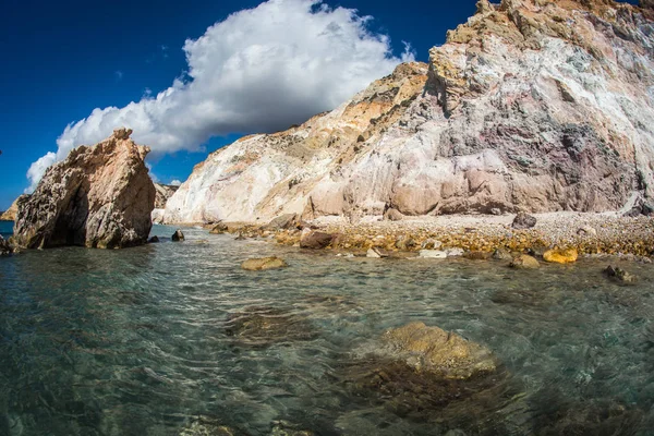 Firiplaka ビーチ、ミロス島、ギリシャの自然な色 — ストック写真