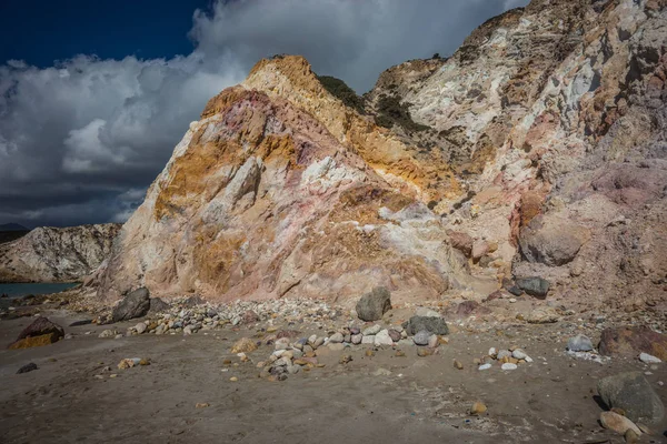 Cores naturais da praia de Firiplaka, Milos, Grécia — Fotografia de Stock