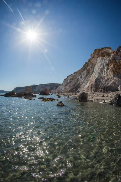 Природные цвета пляжа Фириплака, Милош, Греция — стоковое фото