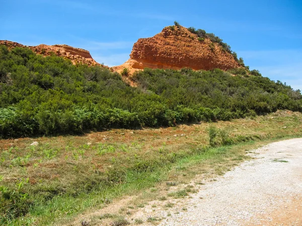 Paisagem com belas e únicas formações rochosas vermelhas em Las Ma — Fotografia de Stock