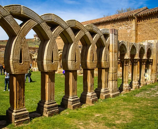 Geruïneerd klooster van San Juan de Duero klooster in Soria, Castill — Stockfoto