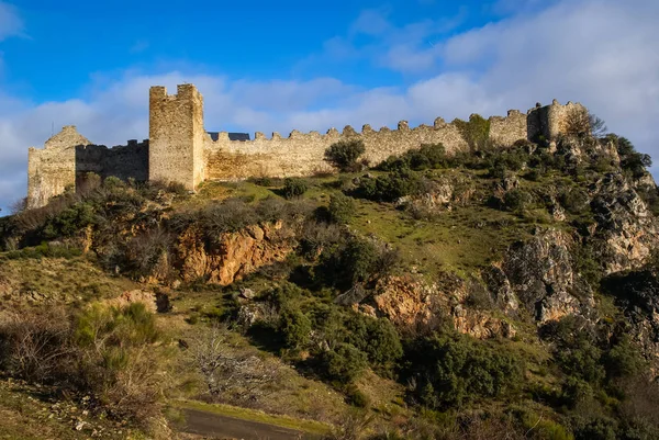 Красивий замок Cornatel в Castilla y-Леон, Іспанія — стокове фото