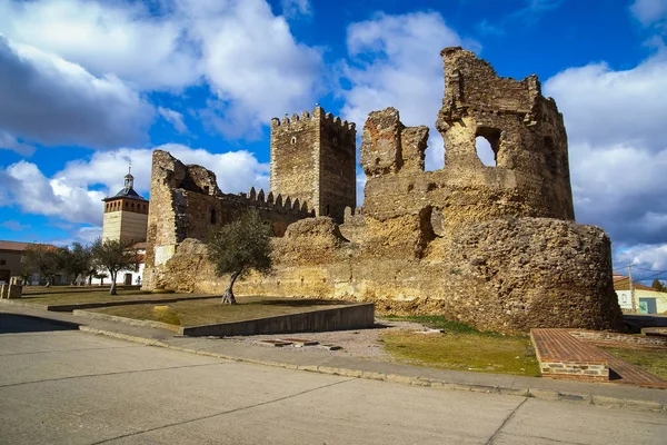 Castle in Laguna de Negrillos, Castilla y Leon, Spain — ストック写真