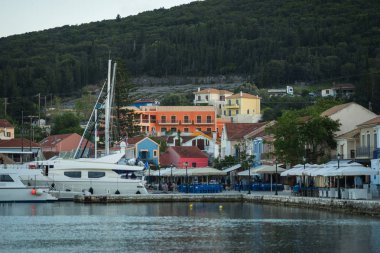 Fiscardo, Kefalonia, Yunanistan limanda doğal görünümünü