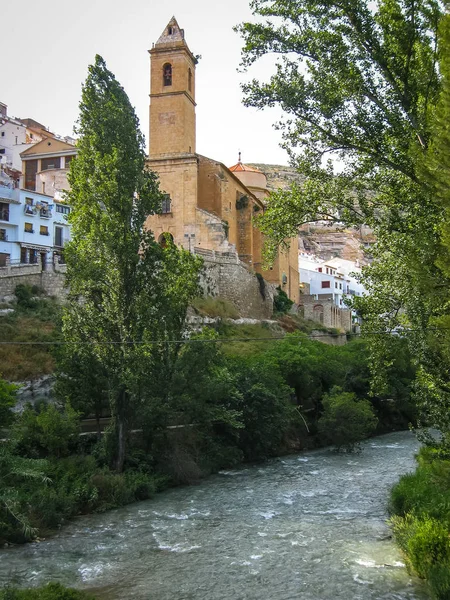 Cena paisagem urbana em Alcala del Jucar, Castilla la Mancha, Espanha — Fotografia de Stock