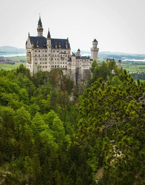 Vista panorâmica do Castelo de Neuschwanstein, na Baviera — Fotografia de Stock