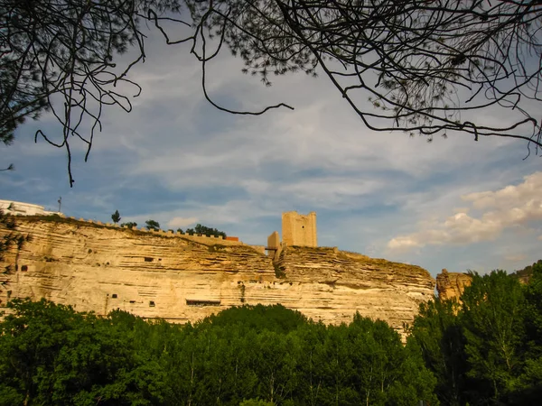 Medieval castle at Alcala del Jucar, Castilla la Mancha, Spain — Stok fotoğraf