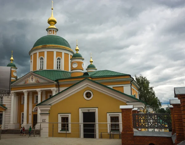 Vacker bild av Pokrovsky Khotkov kloster av Trinity Sergius L — Stockfoto