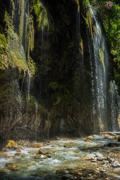 エウリタニアのパンタ Vrexei で Krikiliotis 川の滝 — ストック写真