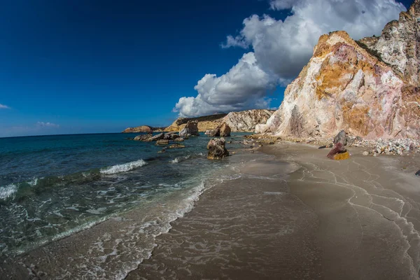 Naturliga färger av Firiplaka beach, Milos, Grekland — Stockfoto