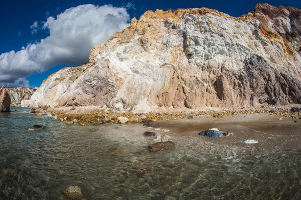 Cores naturais da praia de Firiplaka, Milos, Grécia — Fotografia de Stock