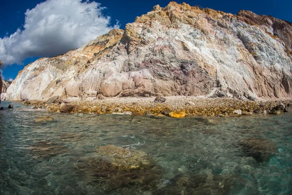 Colores naturales de Firiplaka beach, Milos, Grecia — Foto de Stock