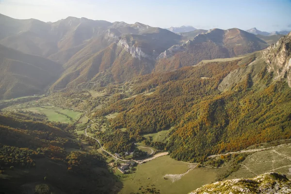 Otoño en las montañas de Europa Picos en España — Foto de Stock