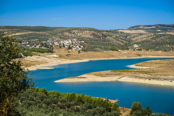 Hermoso paisaje con lago cerca de Colomera en España — Foto de Stock