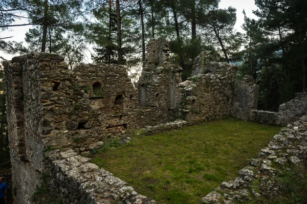 Ruiny zamku bizantyjskiego miasta Mistra — Zdjęcie stockowe
