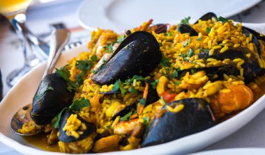 Deniz ürünleri risotto ile midye ve karides, Yunanistan